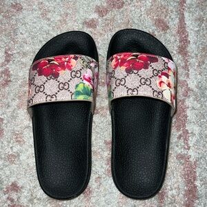 Gucci GG blooms supreme floral slide